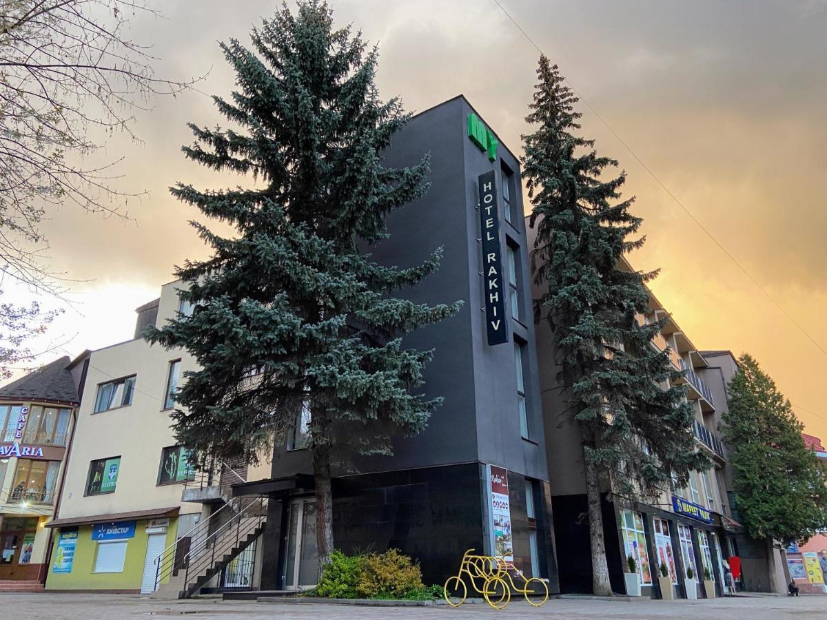 Rakhiv Hotel&Apartments Buitenkant foto
