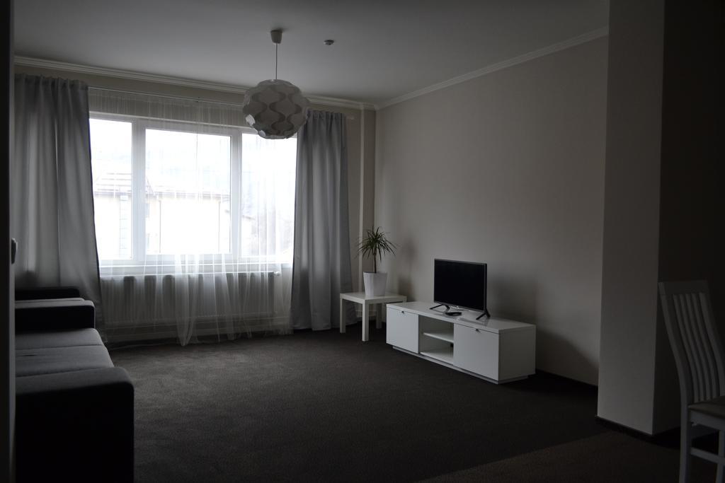 Rakhiv Hotel&Apartments Buitenkant foto